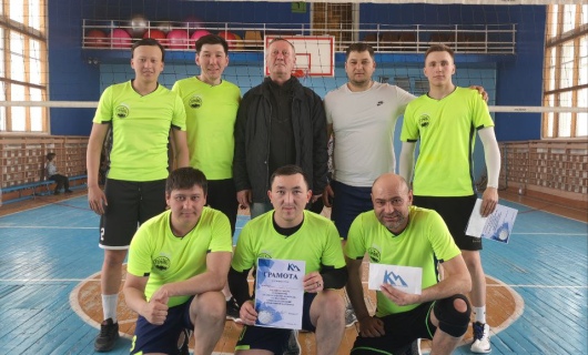 На площадках было жарко Подробности волейбольных игр