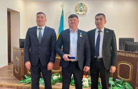 Руслан Шаденовқа «Ауыл» партиясының медалі табыс етілді | Руслану Шаденову вручили медаль от партии «Ауыл»
