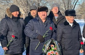 В Житикаре прошла церемония возложения цветов у памятника 