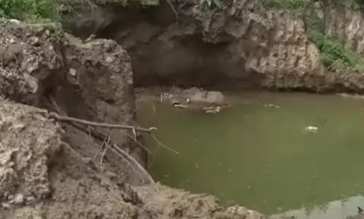 Мальчишка упал в котлован