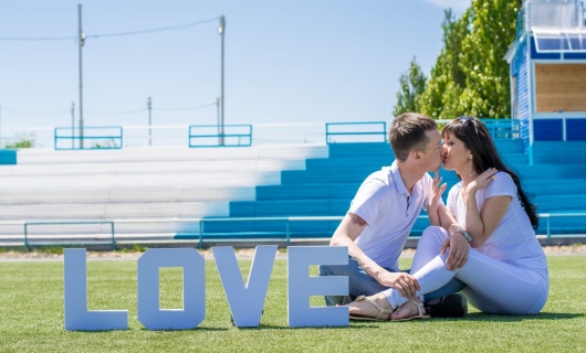 Любовь – когда двоим  дышать легко…