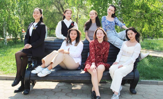 Детства последний звонок