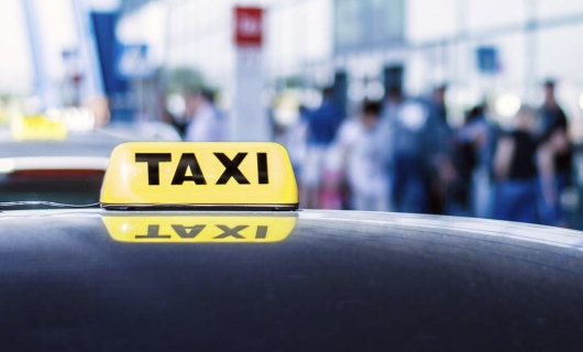 47 таксистов наказали за приставание на вокзалах и в аэропортах с начала года
