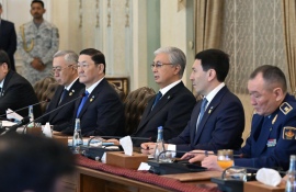 Глава государства провел переговоры с Премьер-министром Пакистана Шахбазом Шарифом